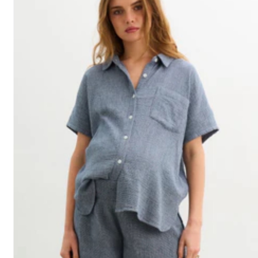 Hatch Maternity Navy Short-Sleeve Button-Up Top and shorts size 2